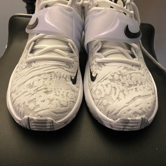 KD basketball shoes. Got them last year and she never wore them. - Picture 6 of 6